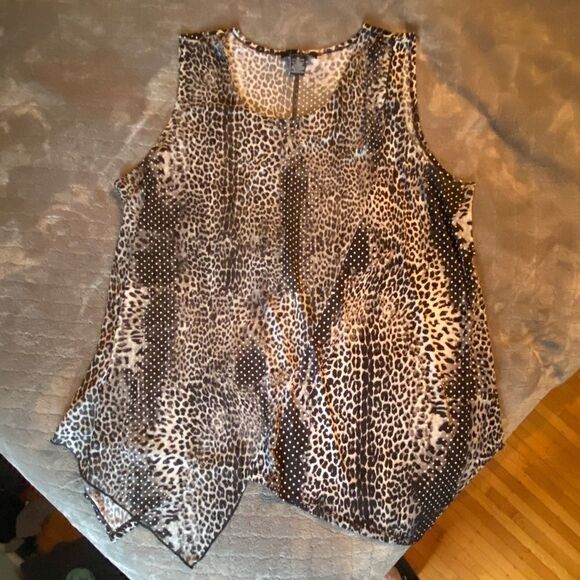 Animal Print Sleeveless Handkerchief Shirt - Picture 3 of 8